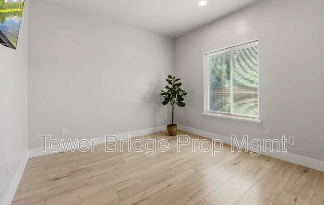 Building Photo - 208 Nimitz St