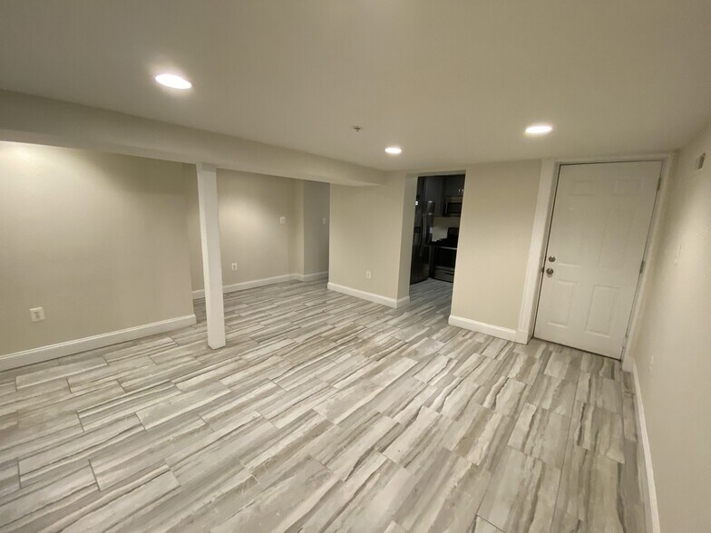 Building Photo - 3021 15th St NW