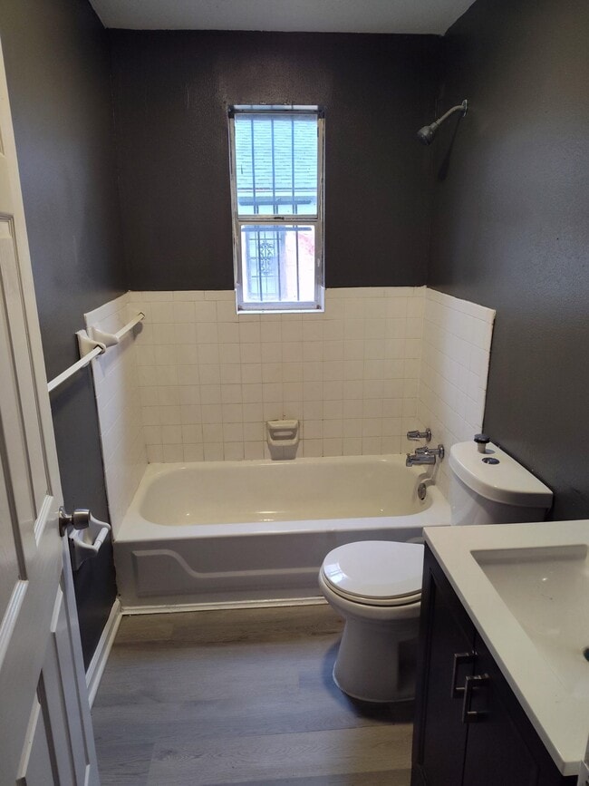 Building Photo - 258 Silverage Ave