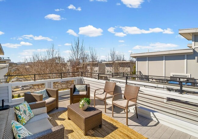 Building Photo - 1240 2nd Ave S