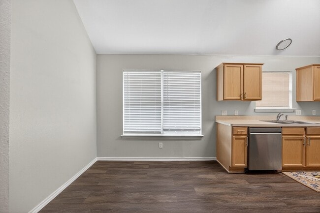 Building Photo - 3205 Carverly Ave