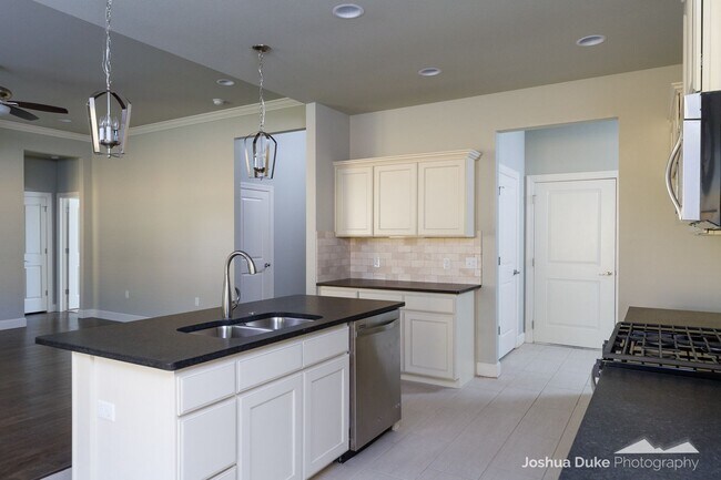 Building Photo - 3 bedroom 2 bath modern style home minutes from I-49 and Fayetteville access !!