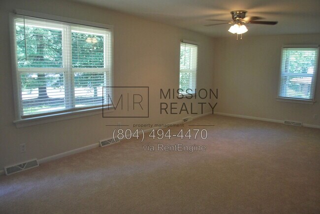 Building Photo - 8030 Willow Ave