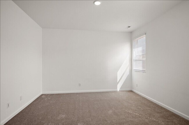 Building Photo - Like new home available now!