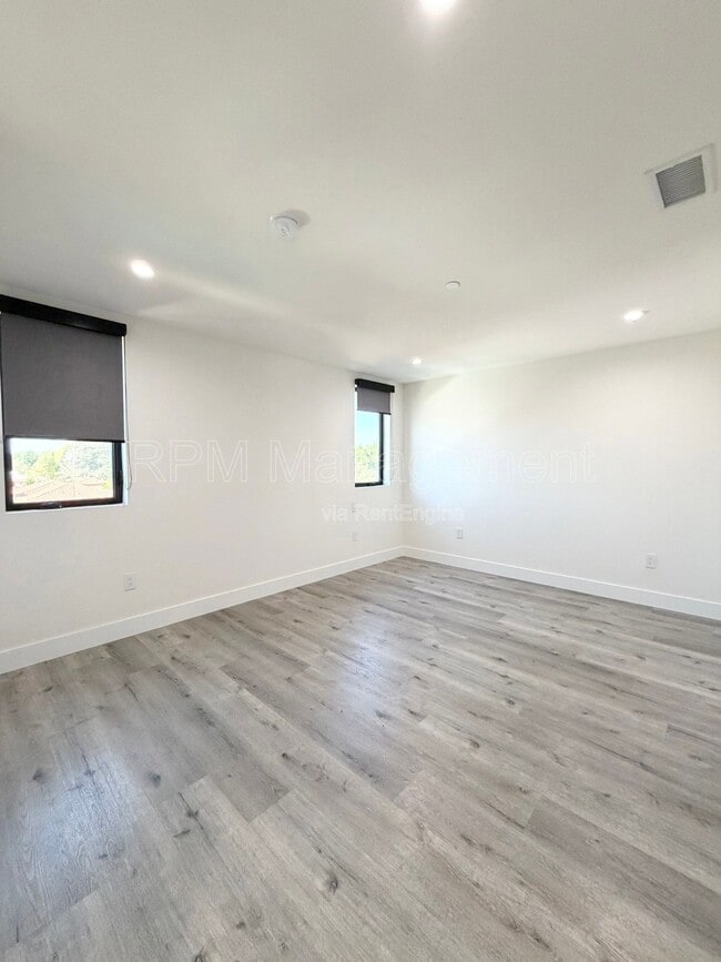 Building Photo - 5923 Laurel Canyon Blvd