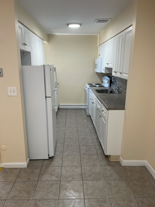 Building Photo - Golden Hill Apartments
