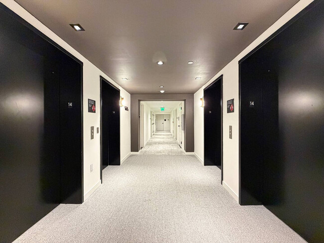 Building Photo - 225 N Miami Ave