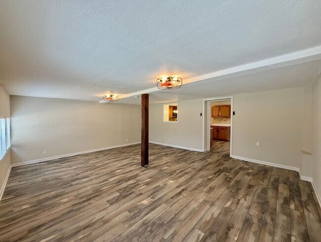 Building Photo - 2712 NW Hilltop Dr
