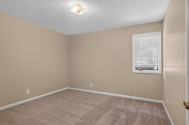 Building Photo - Renovated 3BR/2.5BA Townhome in Blue Valley Schools with Full Basement & 2-Car Garage
