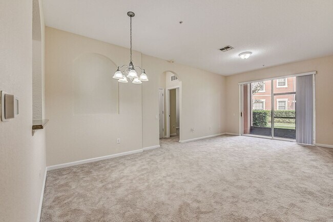Building Photo - Beautifully Maintained 3-Bedroom, 2-Bathro...