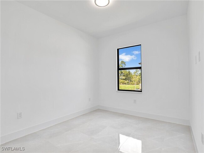 Building Photo - 2933 20th St SW