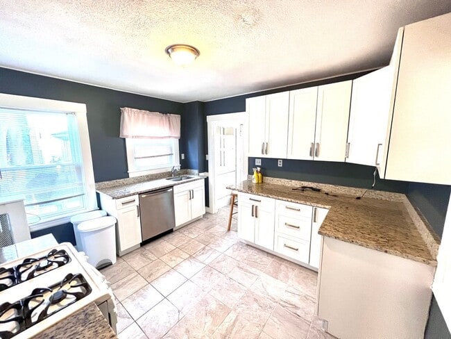 Building Photo - 14 Beach Rd