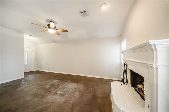 Building Photo - 2211 Lilac Cir