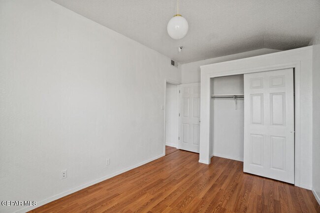 Building Photo - 7225 Golden Hawk Dr