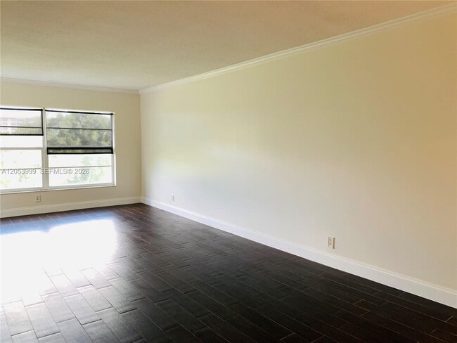 Building Photo - 2850 N Palm Aire Dr