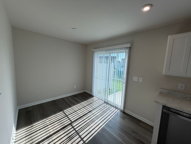 Building Photo - Thornton Grove Townhome