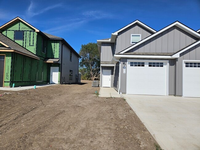 Building Photo - 357 SE 70 Rd