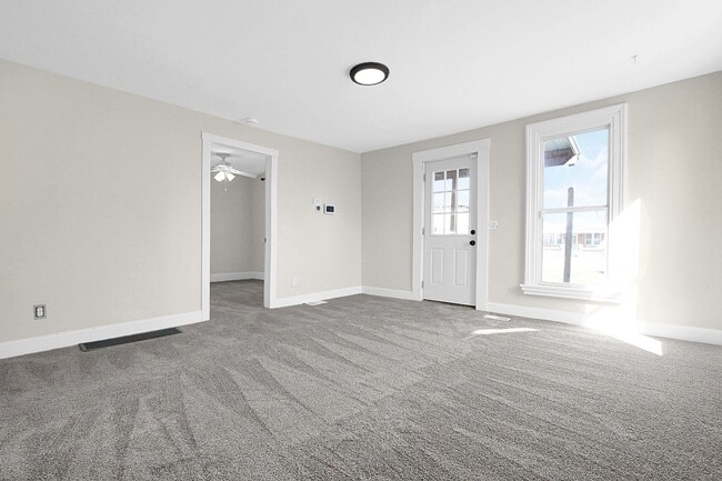 Building Photo - 131 S 2nd St