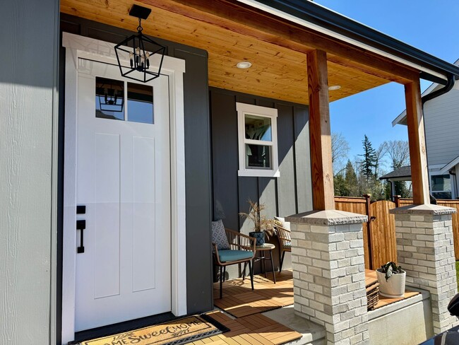 Building Photo - Breathtaking Modern Home 3 Bedroom 2.5 Bathroom - Ferndale WA