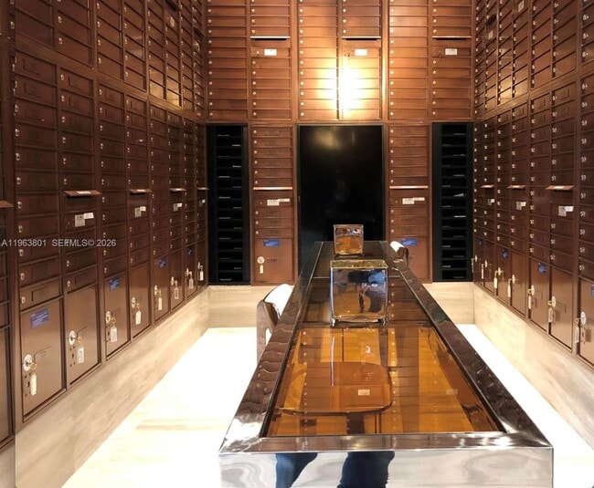 Building Photo - 2000 Metropica Wy