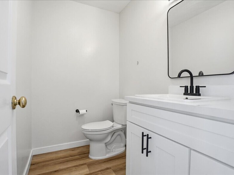 Building Photo - 356 Carrione Ct