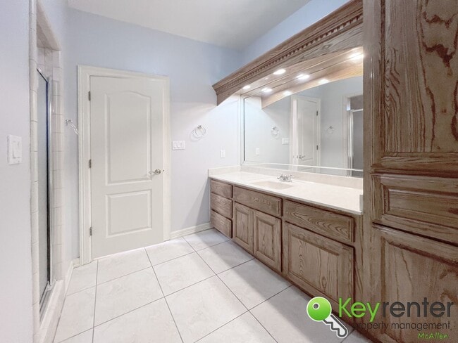 Building Photo - 3Bed/2Bath Gorgeous and move in ready.  (S...