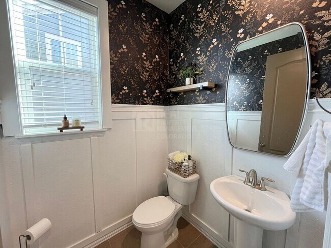 Building Photo - 13360 Olive St