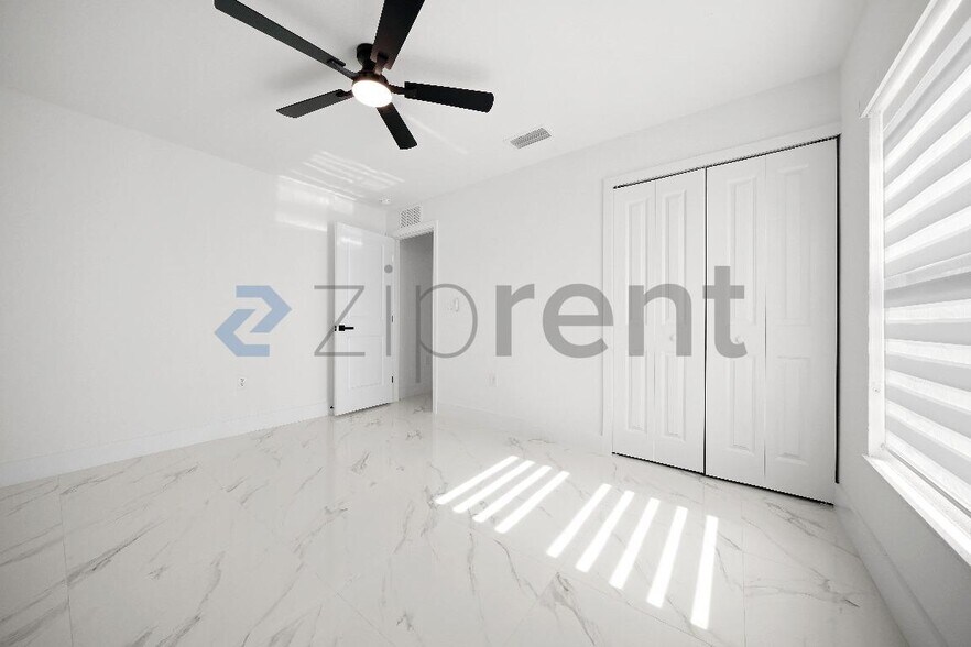 Building Photo - 4117 NE 16th Ave