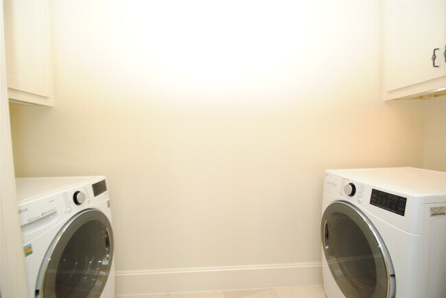 Building Photo - 302 Calle Sevilla Pl