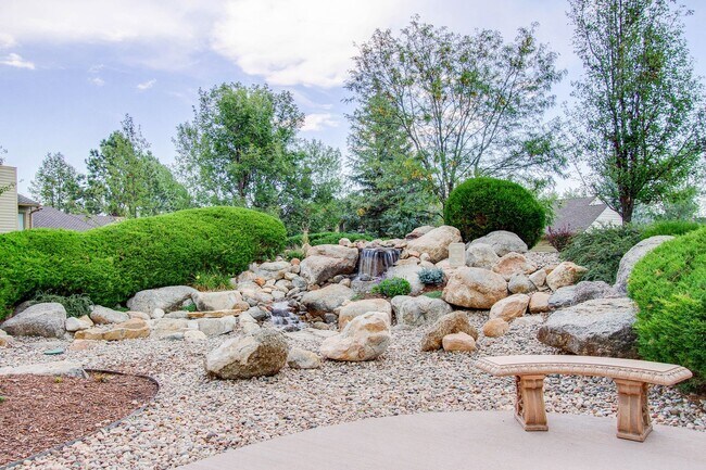Building Photo - Charming home with Golf Course Views!!!