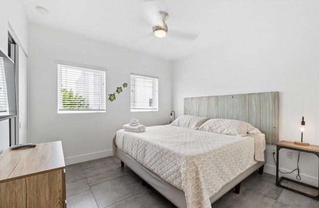 Building Photo - 1367 N Ocean Blvd