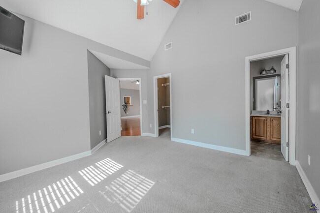 Building Photo - 611 Bay Laurel Cir