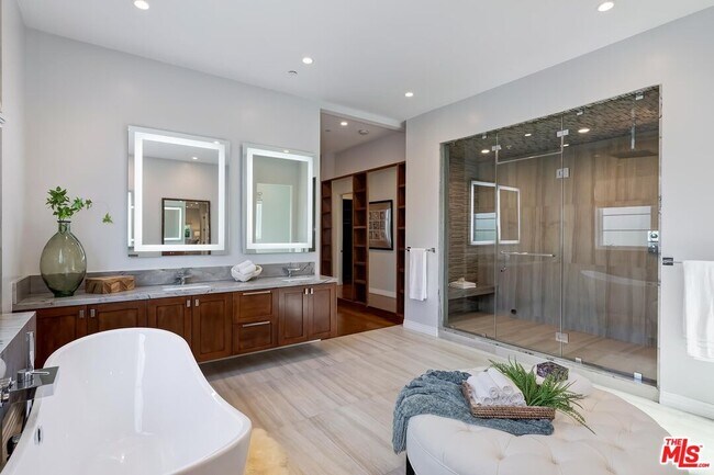 Building Photo - 9767 Monte Mar Dr
