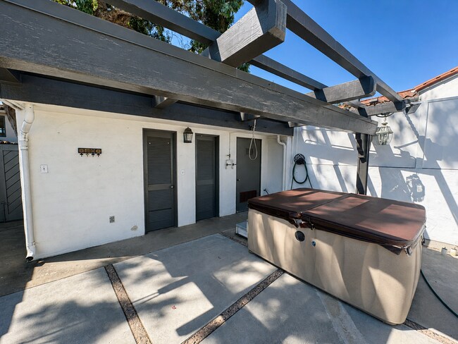 Building Photo - 352 Glen Ellen Dr