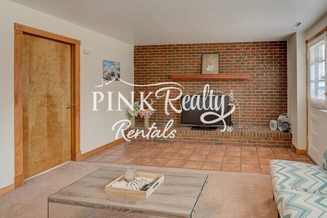 Building Photo - 1716 Wooten Rd