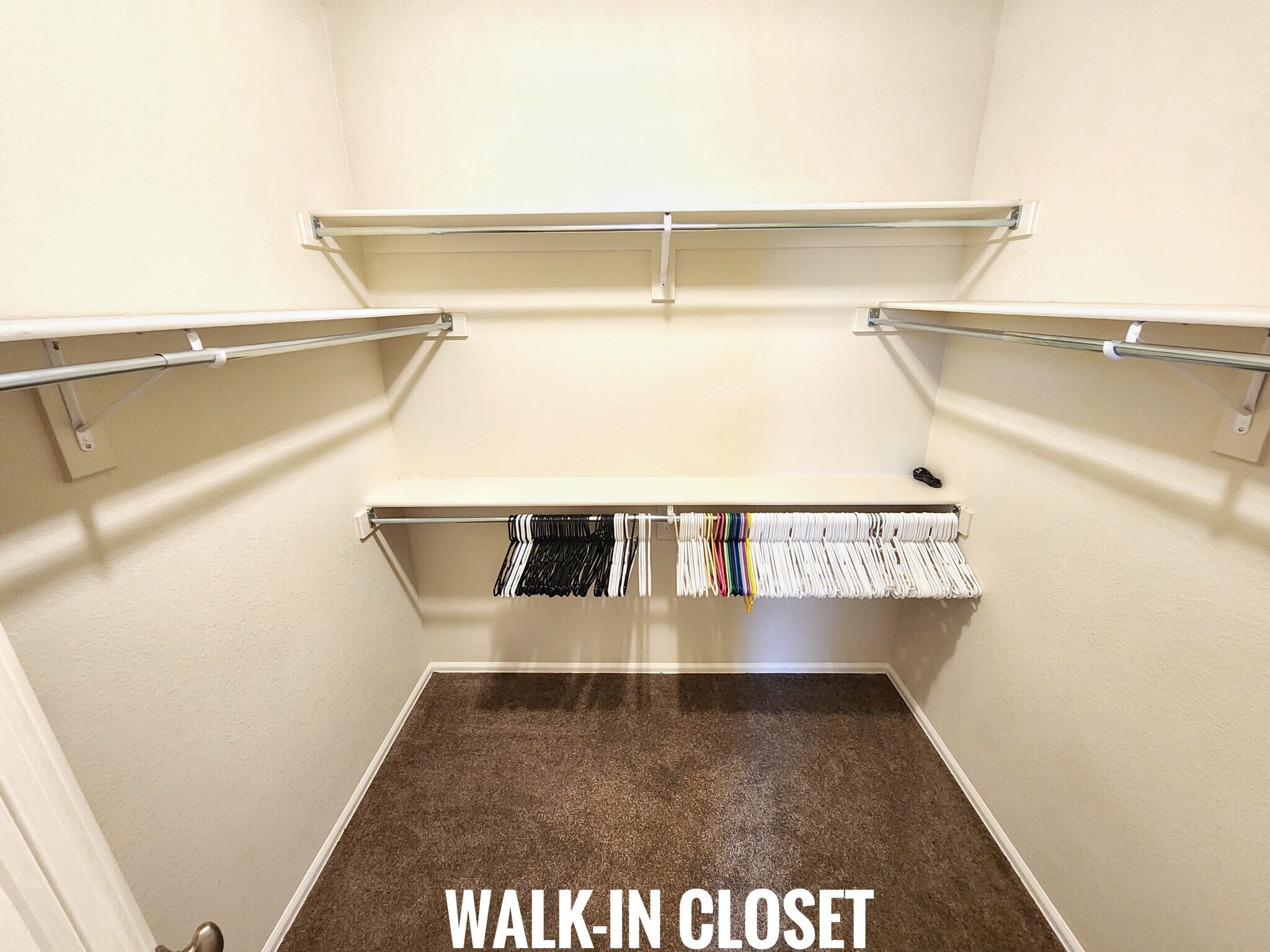 Building Photo - 2060 Dewhirst Dr