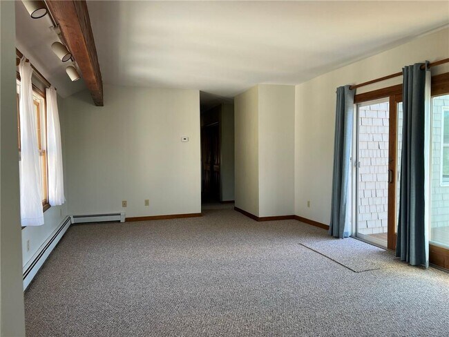 Building Photo - 104 Howland Ave
