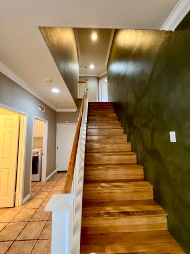 Building Photo - COMING SOON! Beautiful Corona Pool Home wi...