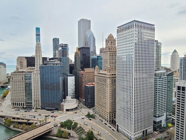 Building Photo - 300 N State St
