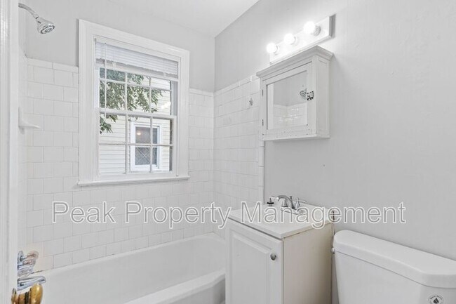 Building Photo - 115 S Holly Ave
