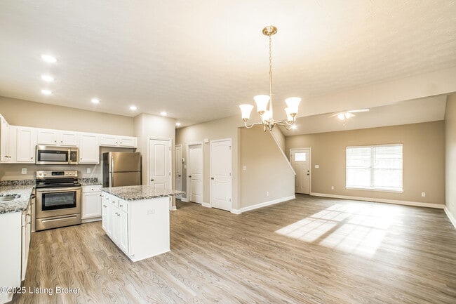 Building Photo - 9137 River Trail Dr