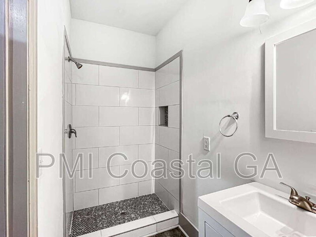 Building Photo - 310 W 42nd St