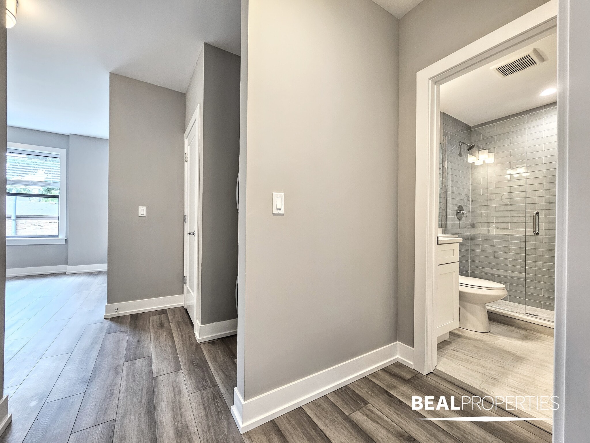 Building Photo - 3935 N Janssen Ave