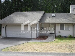 Building Photo - 2 bedroom 2 bath single story Duplex