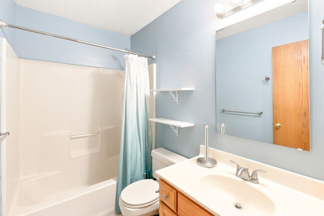 Building Photo - 3611 SW Red Hawk Ct