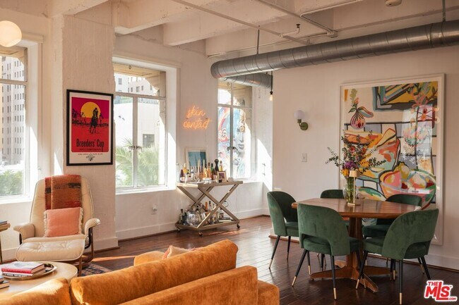 Building Photo - 6253 Hollywood Blvd