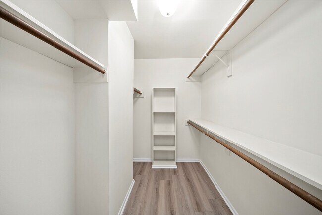 Building Photo - 1601 S Shepherd Dr