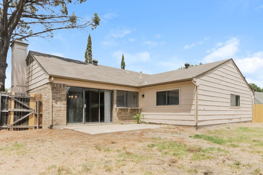 Building Photo - 2637 Remmington Dr