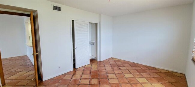 Building Photo - 6000 N Ocean Blvd