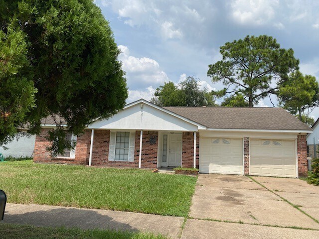 Primary Photo - 11610 Pine Knoll